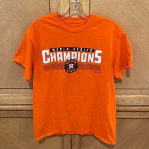Men’s Astros 2022 World Series Champion T-shirt.